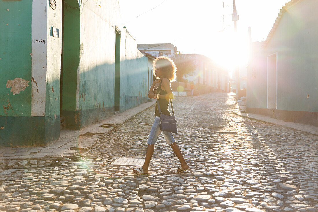 beautiful Cuban woman walking through the streets of Trinidad, family travel to Cuba, parental leave, holiday, time-out, adventure, Trinidad, province Sancti Spiritus, Cuba, Caribbean island