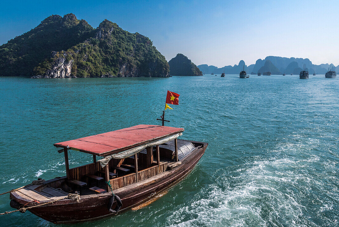 Vietnam, Ha Long Bay, junk (UNESCO World Heritage)