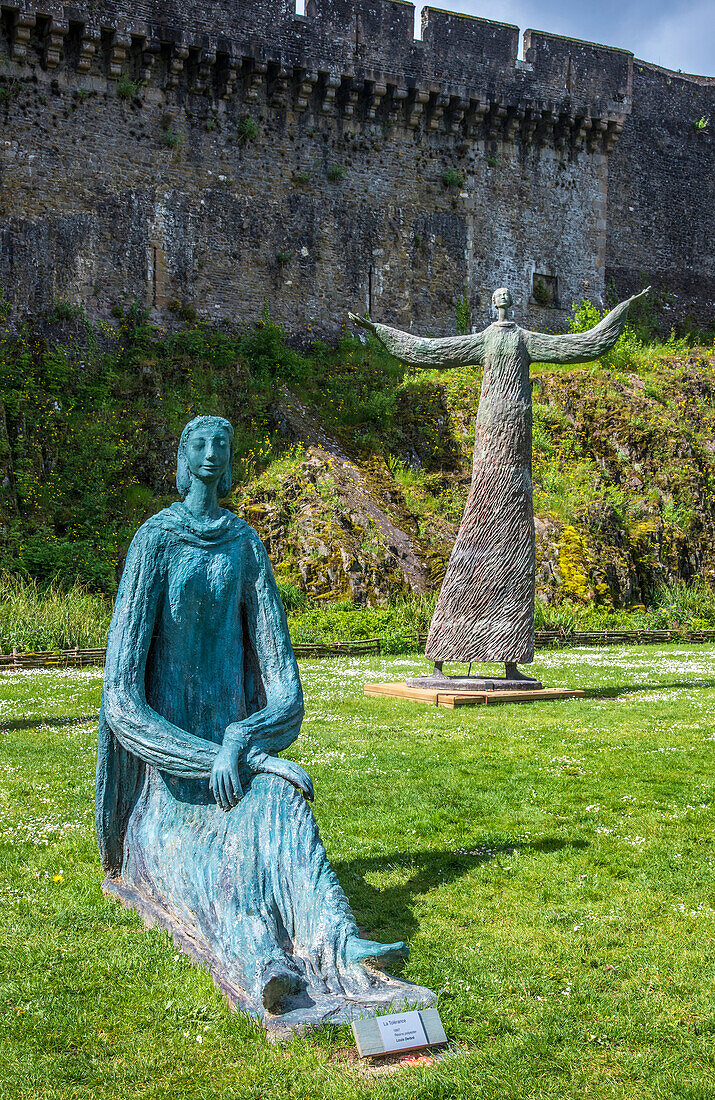 Brittany, Fougeres, feudal castle (on the way to Santiago de Compostela) monument for peace designed by Louis Derbre (ADAGP), the tolerance and the hope