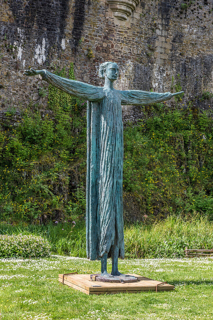 Brittany, Fougeres, feudal castle (on the way to Santiago de Compostela) monument for peace designed by Louis Derbre (ADAGP), the bravery (1997)