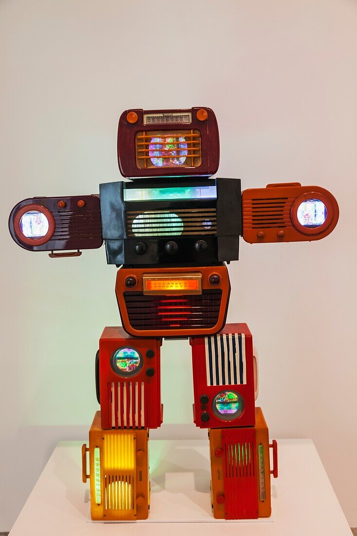 'England, London, Tate Modern, Artwork titled ''Bakelite Robot'' by Nam June Paik dated 2002'