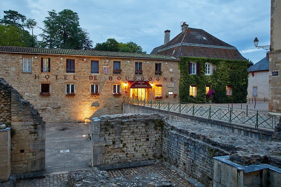 Ruinen der alten Abtei von Cluny, Cluny, Departement Saone-et-Loire, Region Burgund, Gebiet Maconnais, Frankreich, Europa