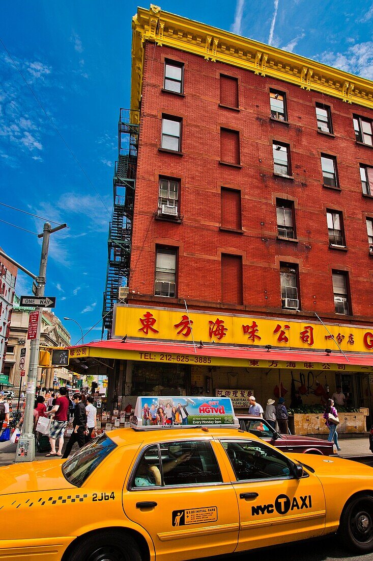 Taxi, Mott Street, at left Grand Street, Chinatown, Manhattan, New York City, New York, USA