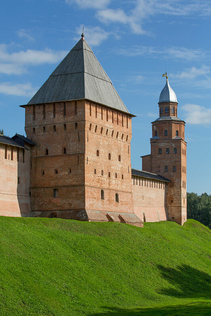 Kremlin Wall with Towers, UNESCO World Heritage Site, Veliky Novgorod, Novgorod Oblast, Russia, Europe