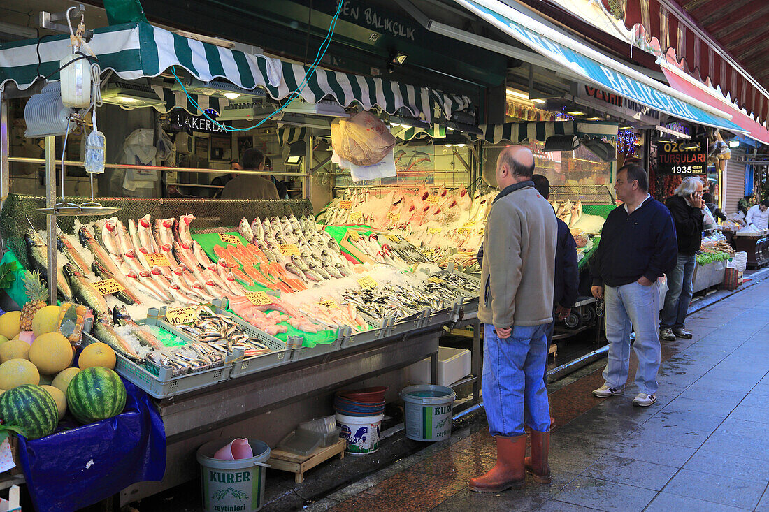 Fish and Produce Market, Kadikoy, Asian Side, Istanbul, Turkey, Anatolia, Asia Minor, Eurasia