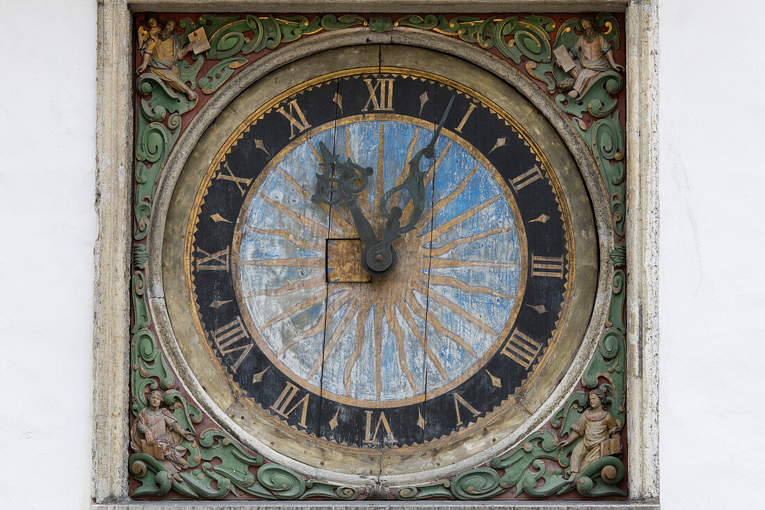The 17th century clock with golden sun motif on facade of the Church of the Holy Ghost, Old Town, UNESCO World Heritage Site, Tallinn, Estonia, Europe