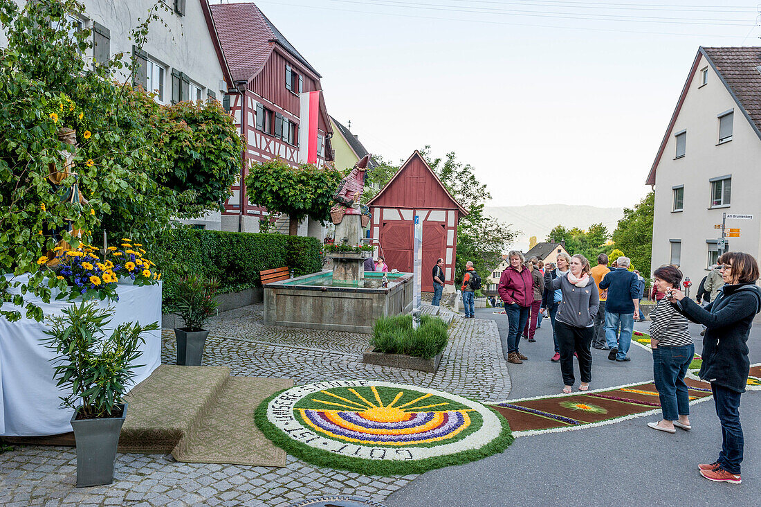 Blumenteppich, Fronleichnam, Prozession, Sipplingen, Überlinger See, Bodensee, Baden-Württemberg, Deutschland, Europa