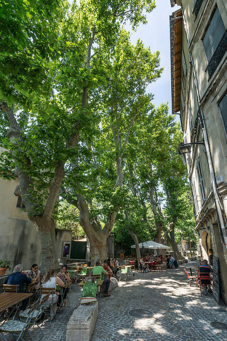 Rue des Teinturiers, Restaurants, street cafe, Avignon, Provence