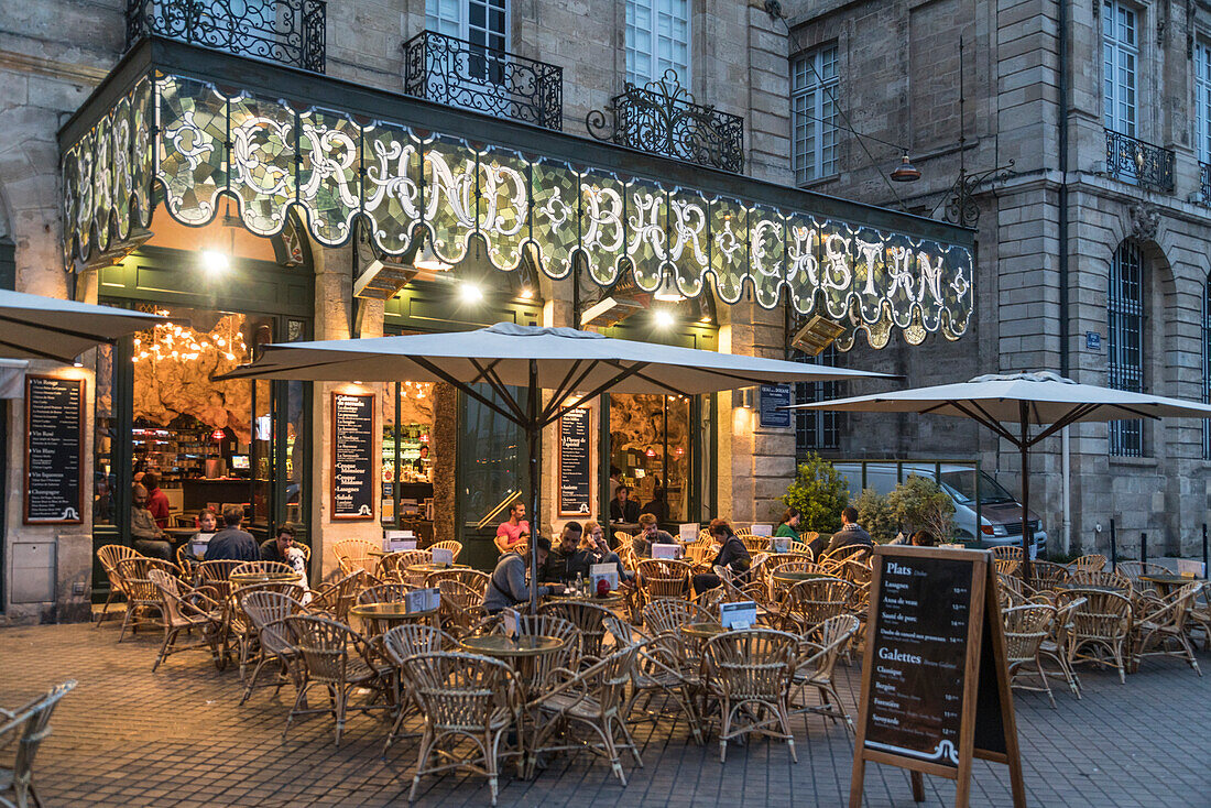 Strassencafe Grand Bar Castan, Quai de la Dounane, Bordeaux, Frankreich