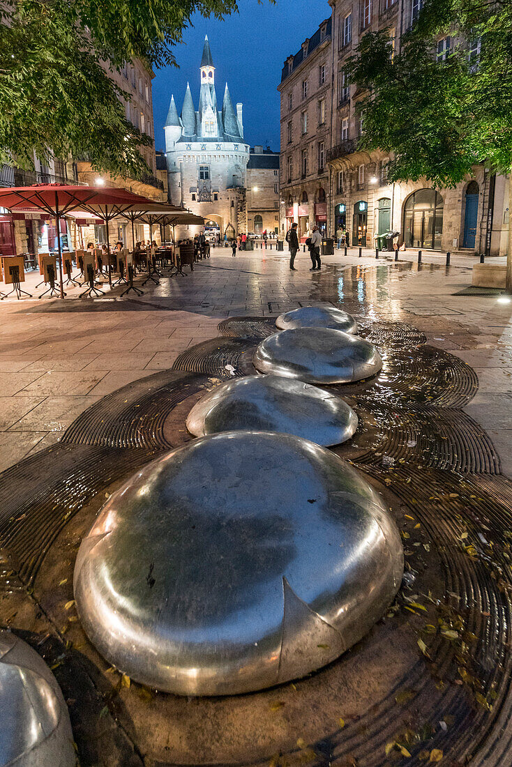 Brunnen, Place du Palais, Porte Cailhau, Bordeaux, Frankreich