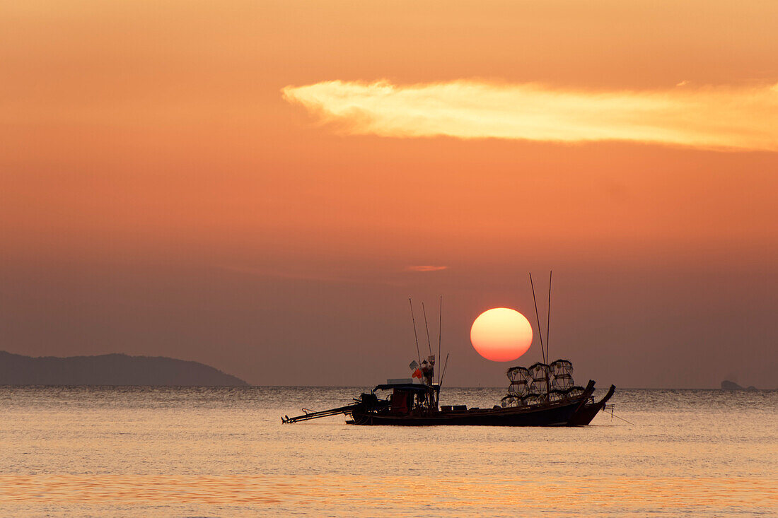 Sonnenuntergang, Buffalo Bay, Tele, Fischerboot,Koh Phayam, Thailand
