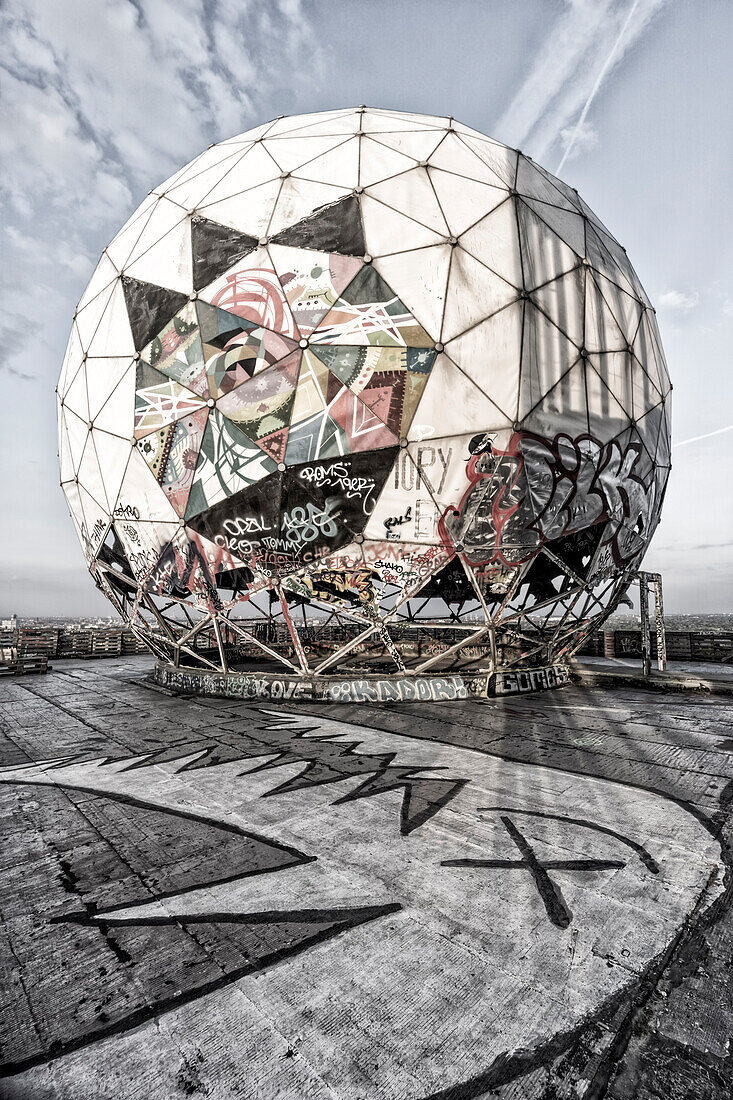 Teufelsberg, former monitoring system of the U.S. Army, abandoned building, Graffiti,  Berlin, Germany
