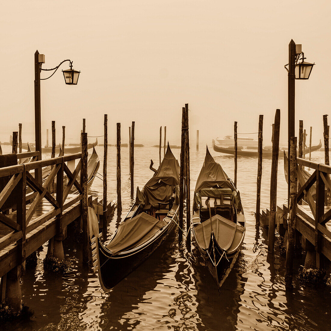 Gondeln , Riva degli Schiavoni, Venedig, Veneto, Italien