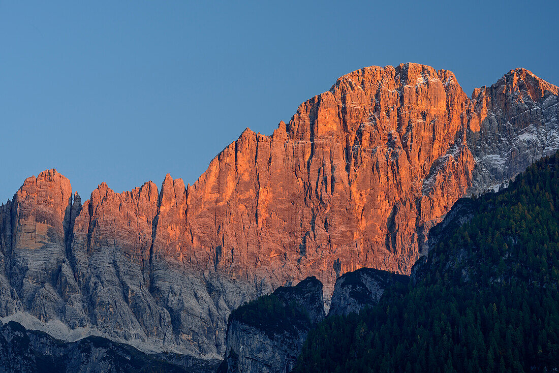 Civetta im Alpenglühen, Lago di Alleghe, Dolomiten, UNESCO Welterbe Dolomiten, Venetien, Italien