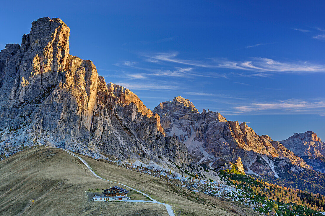 Gusela, Tofana and Hohe Gaisl from Passo Giau, Dolomites, UNESCO World Heritage Site Dolomites, Venetia, Italy