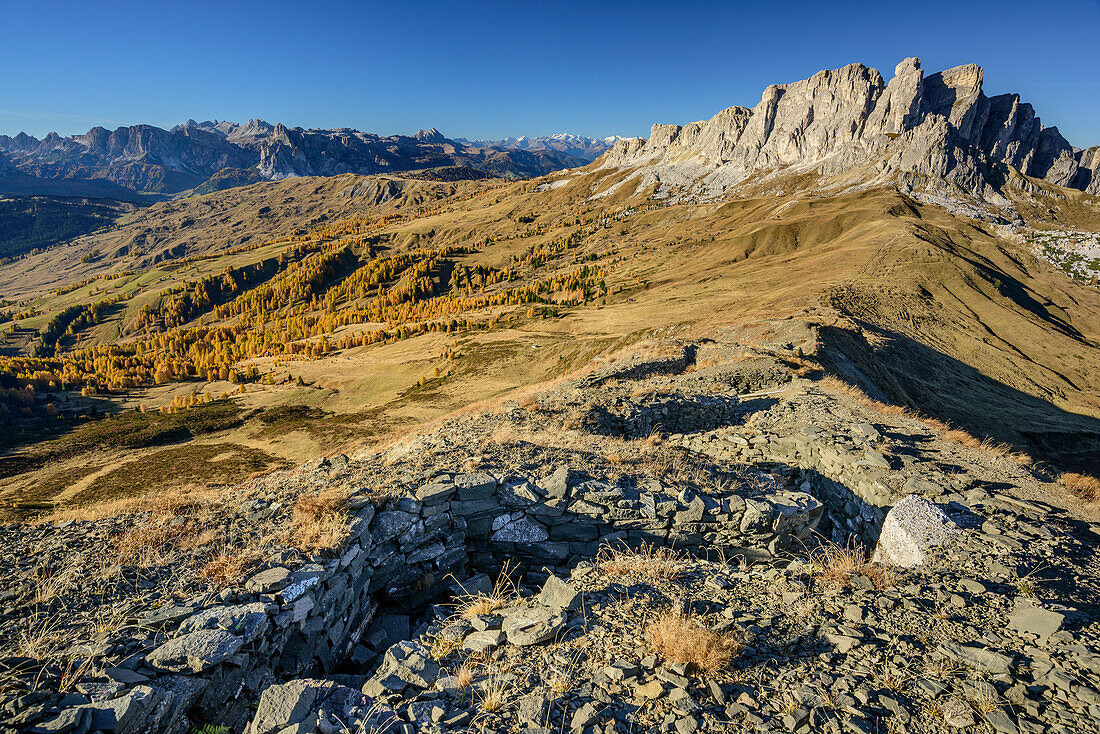 Schützengräben aus Erstem Weltkrieg, Col di Lana, Dolomiten, UNESCO Welterbe Dolomiten, Venetien, Italien