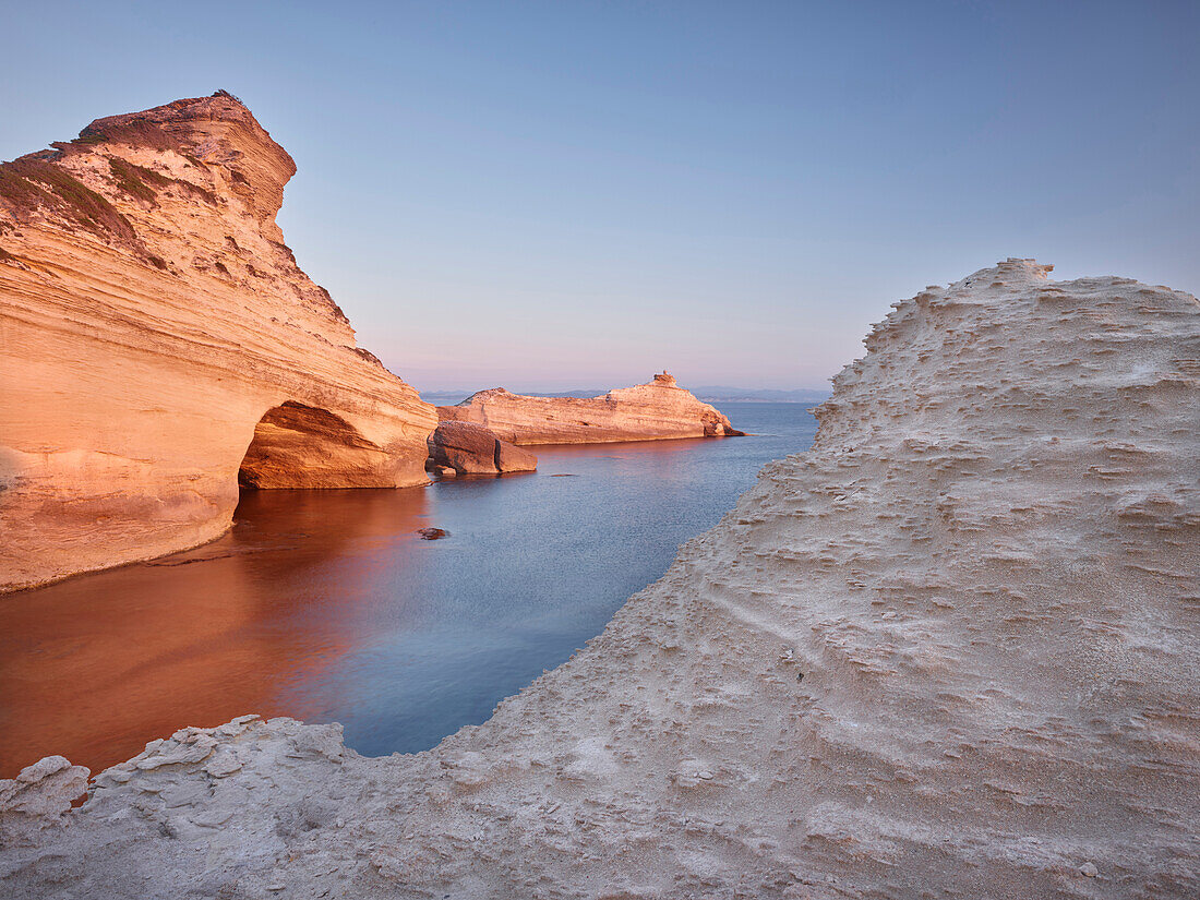 Sandsteinformation am Capu Pertusato, Bonifacio, Département Corse du Sud, Korsika, Frankreich