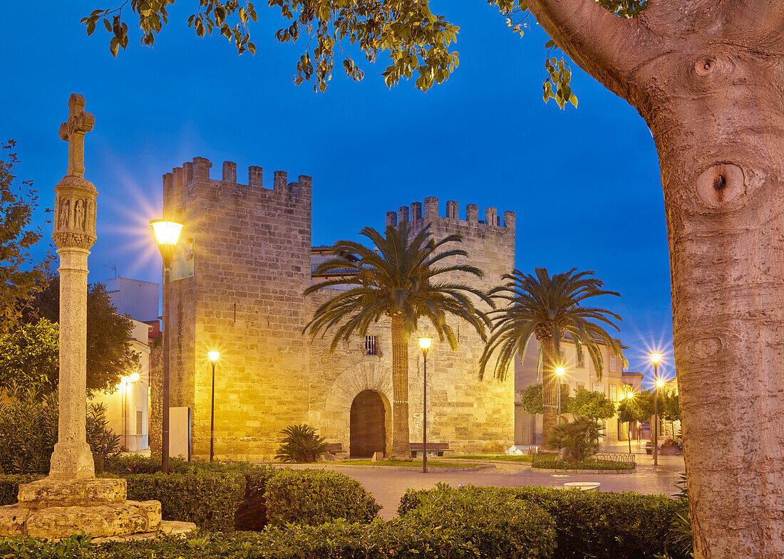Porta del Moll, Alcudia, Mallorca, Balearic Islands, Spain