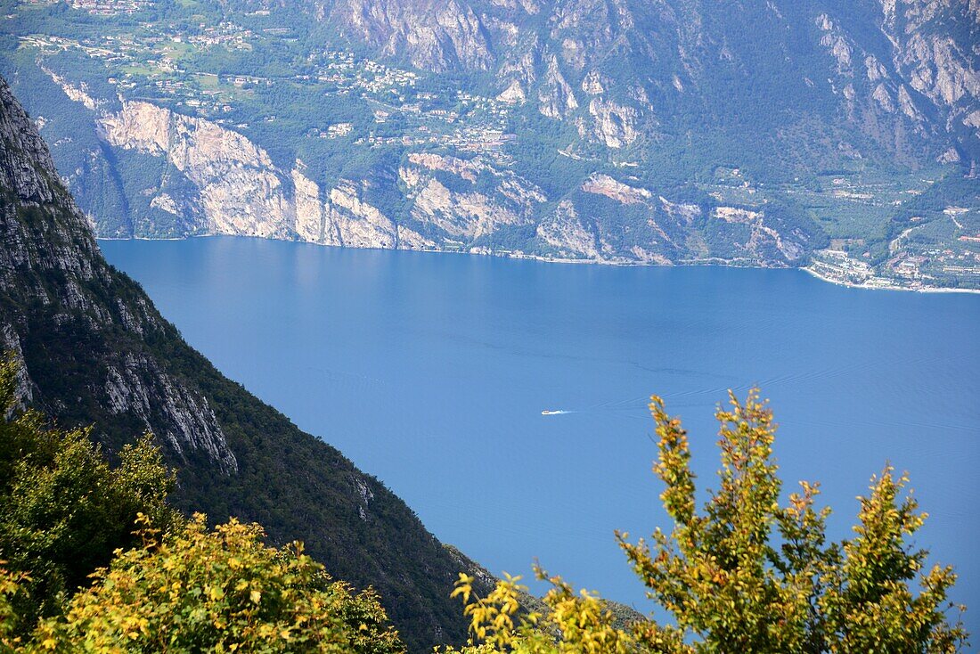 Blick vom Bocca di Navene am Monte Baldo auf das Nordufer, Gardasee, Veneto, Italien