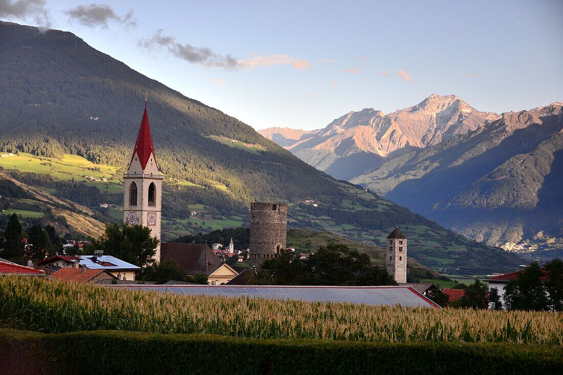 Mals mit Ortlergruppe, Vinschgau, Südtirol, Italien
