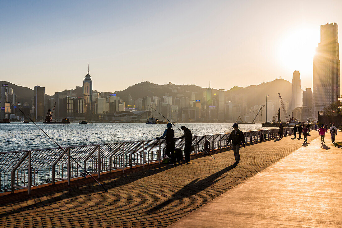 The promenade in Kowloon on Victoria Harbour with the skyline of Hong Kong Island, Hong Kong, China, Asia