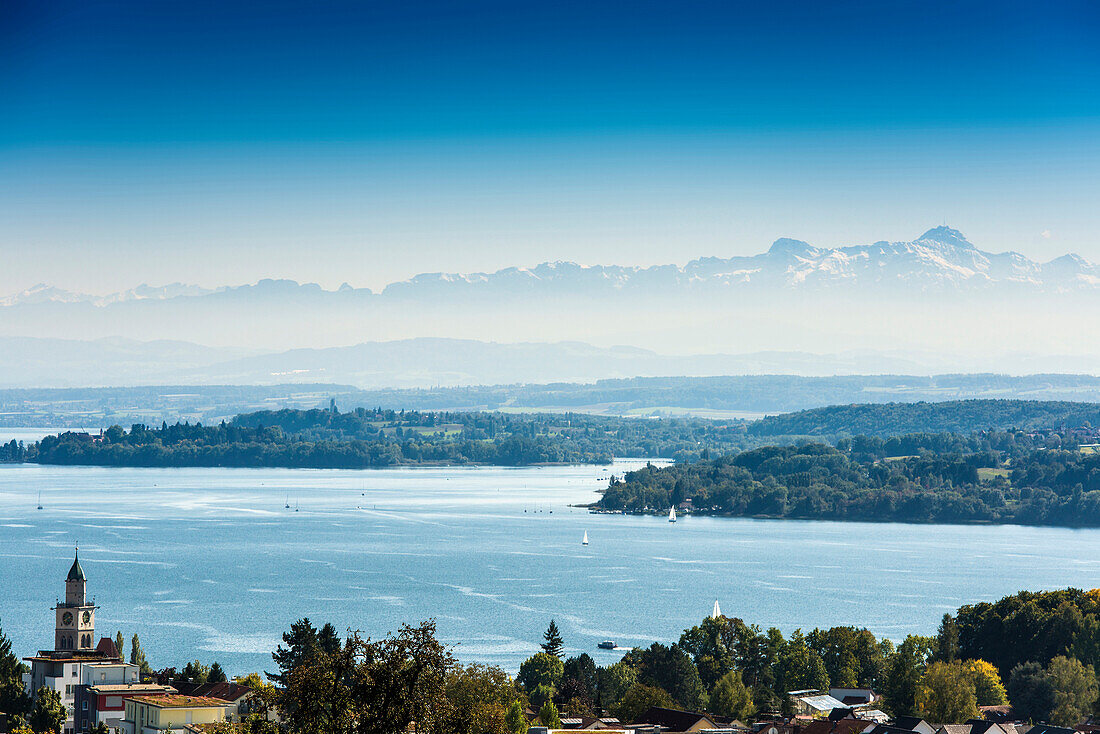 Ausblick auf den Bodensee, hinten die Schweizer Alpen mit Säntis, Überlingen, Bodensee, Baden-Württemberg, Deutschland