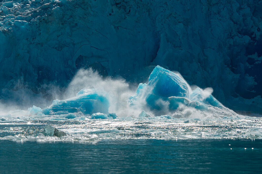 A large chunk of ice crashes from Sawywer Glacier into water, Tracy Arm, Stephens Passage, Tongass National Forest, Tracy Arm-Fords Terror Wilderness, Alasksa, USA, North America