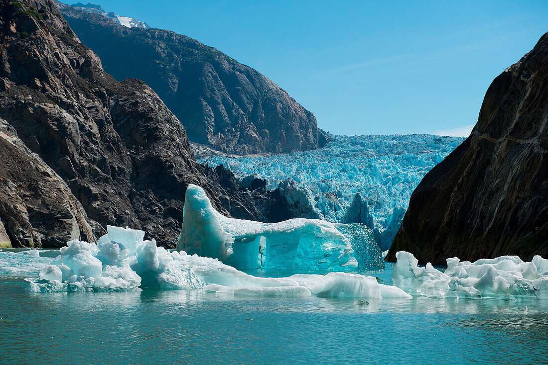 Icebergs fill the waters in the Tracy Arm, near the Sawyer Glacier, Tracy Arm, Stephens Passage, Tongass National Forest, Tracy Arm-Fords Terror Wilderness, Alasksa, USA, North America
