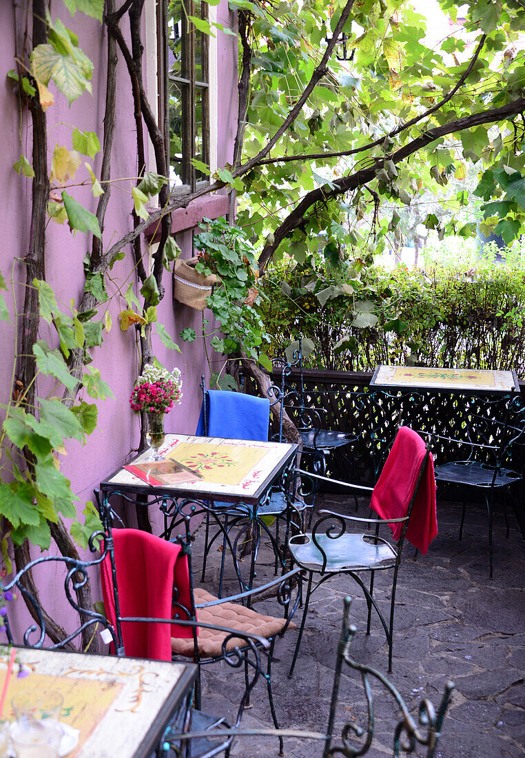 Café in der Oberstadt, Sighisoara (Schässburg), Siebenbürgen, Rumänien