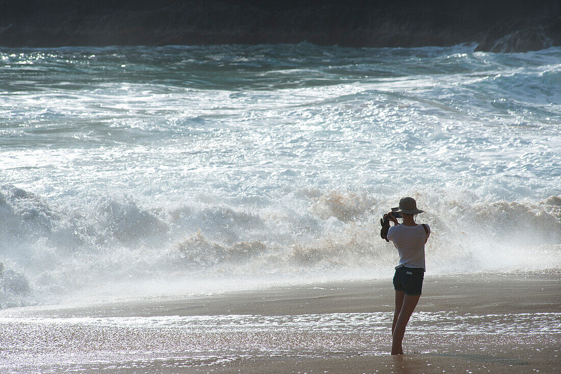 Die rauhe See macht Baden an der Anson Bay unmöglich, Australien