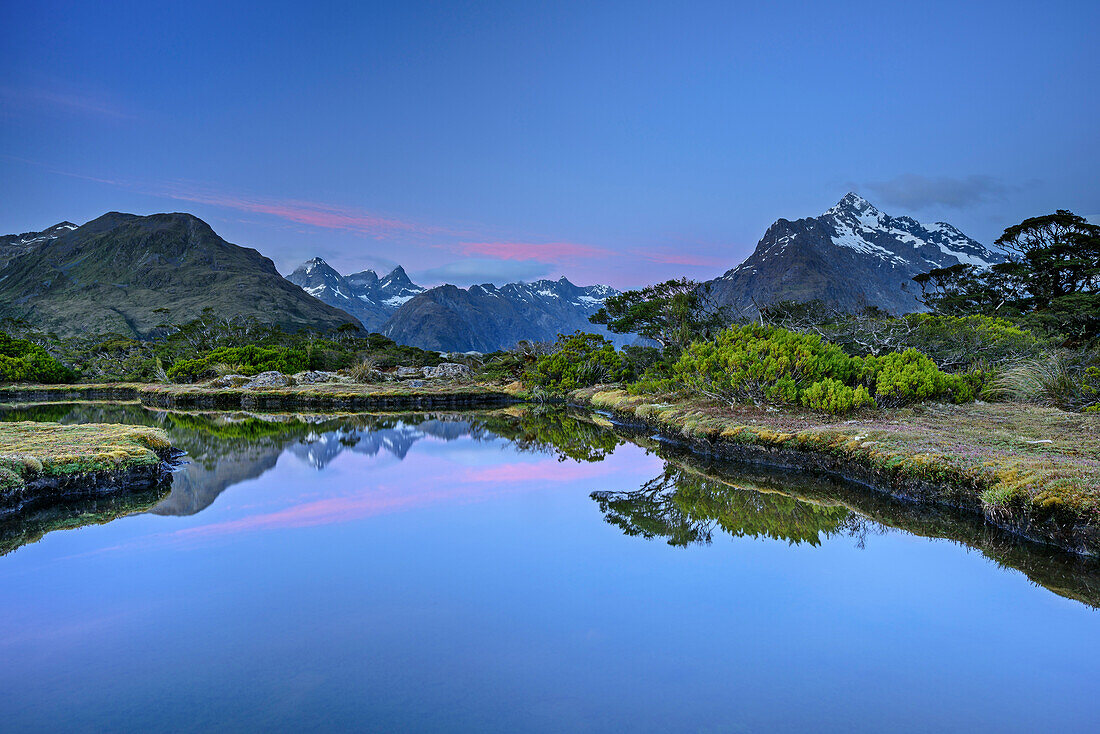 Southern Alps reflecting in mountain lake, Key Summit, Fiordland National Park, UNESCO Welterbe Te Wahipounamu, South Land, South island, New Zealand