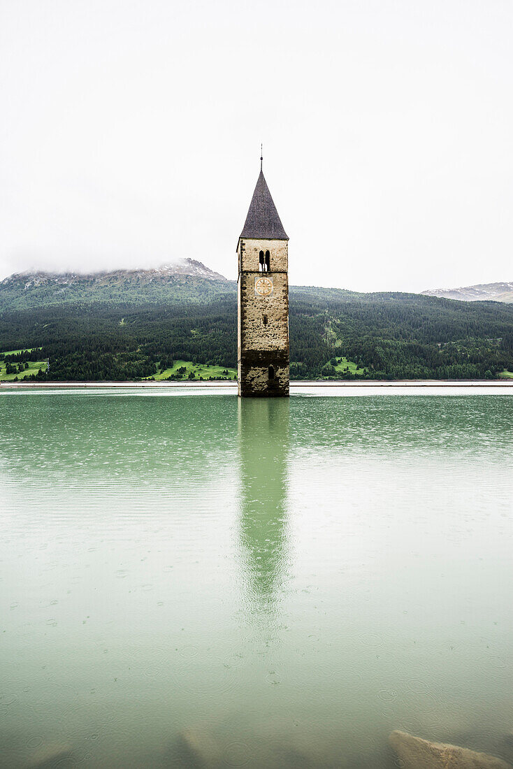 Kirchturm von Alt-Graun im Reschensee, Graun, Vinschgau, Curon Venosta, Südtirol, Trentino-Alto Adige, Italien