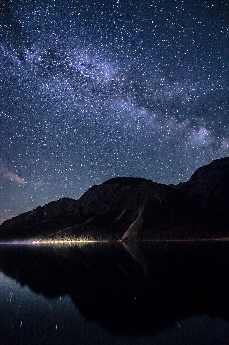 Landschaft am Plansee bei Nacht, Plansee, Reutte, Tirol, Österreich, Europa.