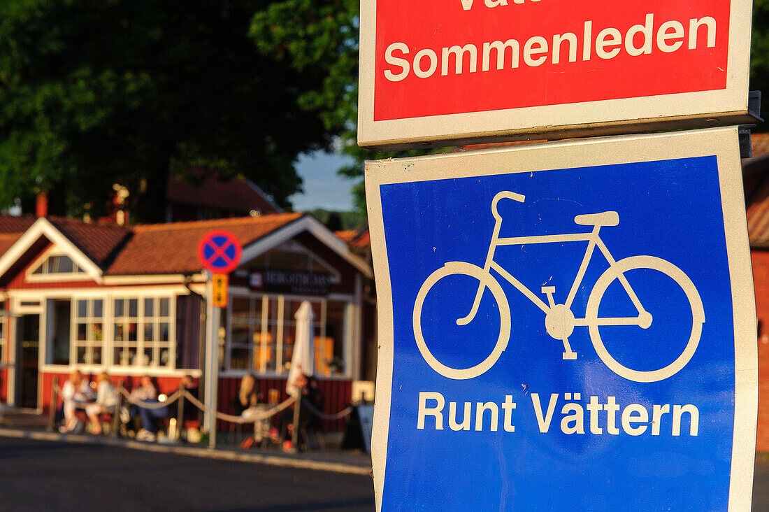 Hinweisschild fü Radweg rund um den Vätternsse, Gränna, Östergötland, Schweden