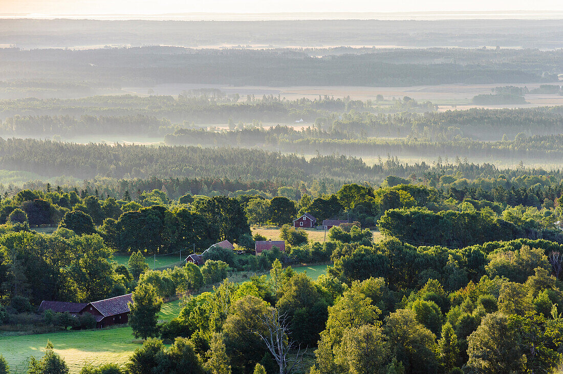 Blick vom Tafelberg, dem Nationalpark Kinnekulle – zwischen Linköping und Mariestad gelegen, Vänernsee, Schweden