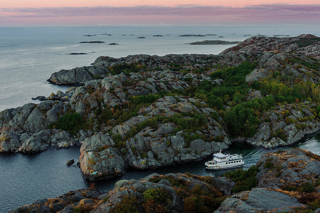 Blick vom Hausberg des Ort Rönnäng, Insel Thörn, Bohulsän, Schweden