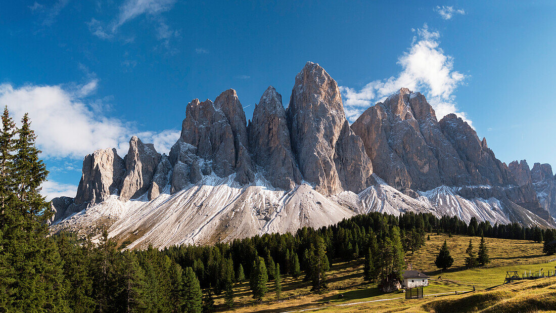 Geislergruppe, Geislerspitzen vom Villnösstal aus gesehen, Dolomiten, Alpen, Südtirol, Italien, Europa