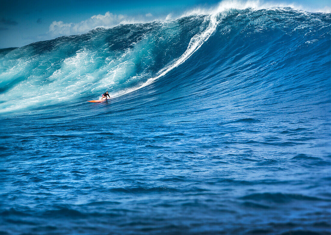 USA, HAWAII, Maui, Jaws, big wave surfers taking off on a wave at Peahi on the Northshore