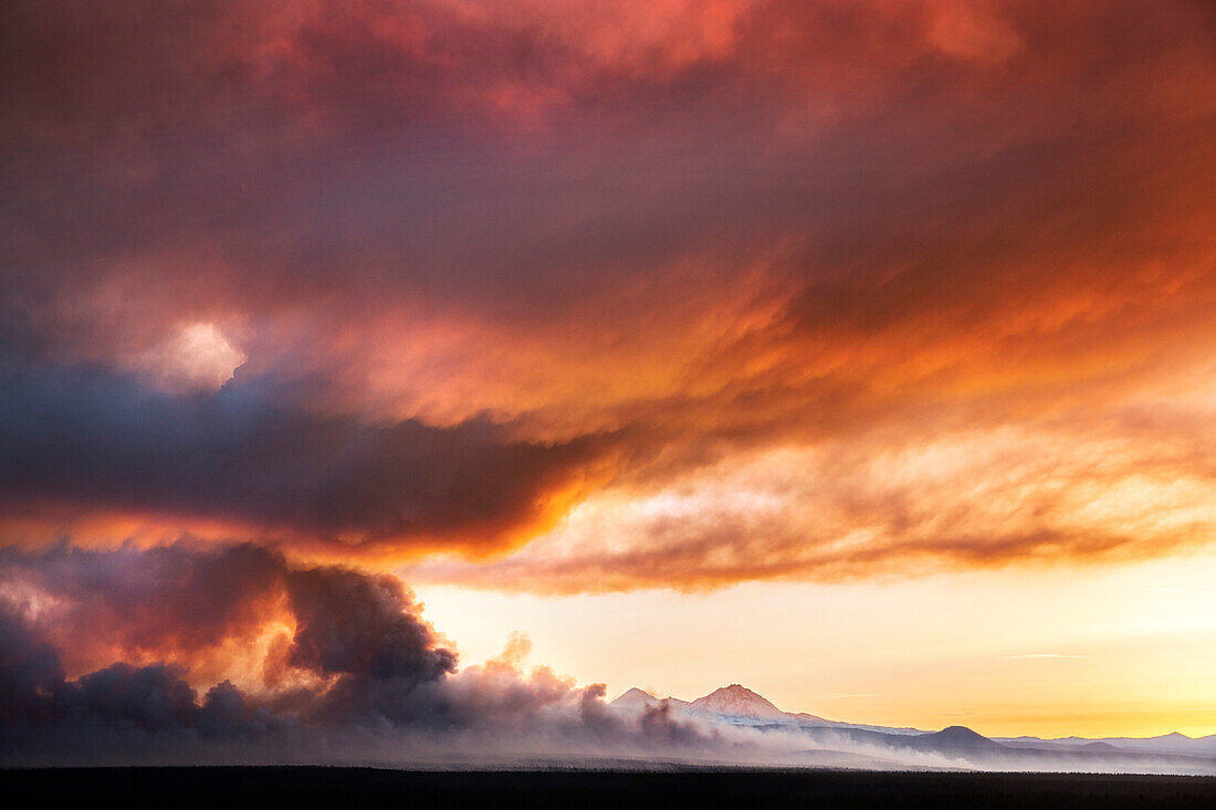 USA, Oregon, Bend, the smoke of the two bulls fire near Bend billows into the sky, turning it an array of colors