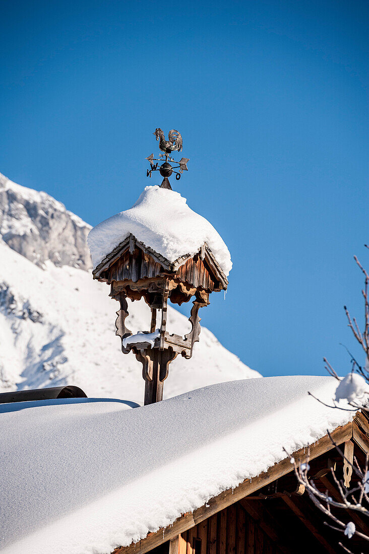 verschneites Dach, Schnee, Winter, Skigebiet, Werfenweng, Österreich, Alpen, Europa