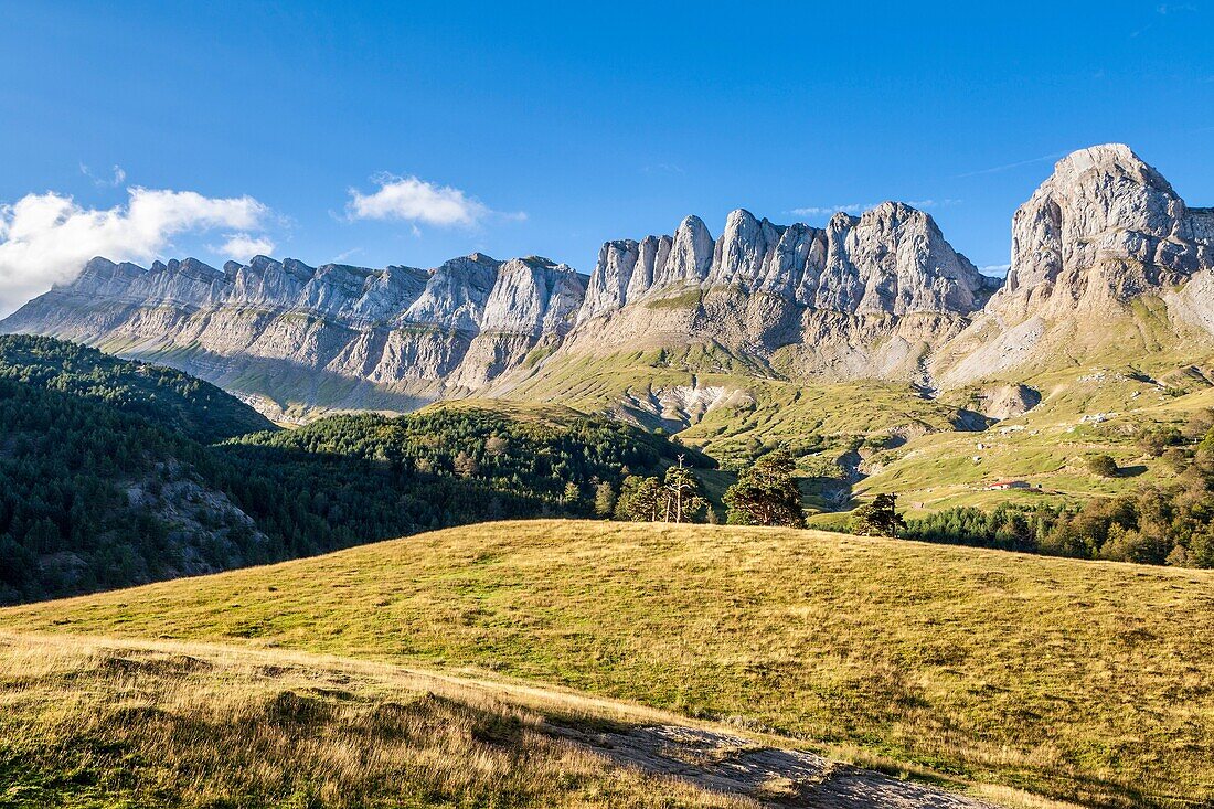 Sierra de Alano y Barranco de la Taxera, Zuriza, Valle de Anso, Huesca, Spain.