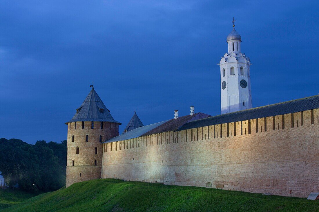 Evening, Kremlin Wall with Towers, UNESCO World Heritage Site, Veliky Novgorod, Novgorod Oblast, Russian Federation