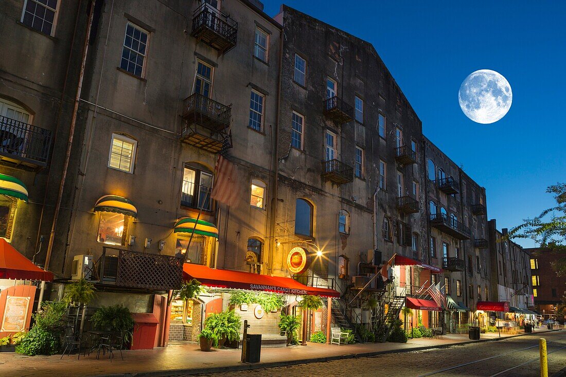 HISTORIC RIVER STREET BUILDINGS SAVANNAH GEORGIA USA.