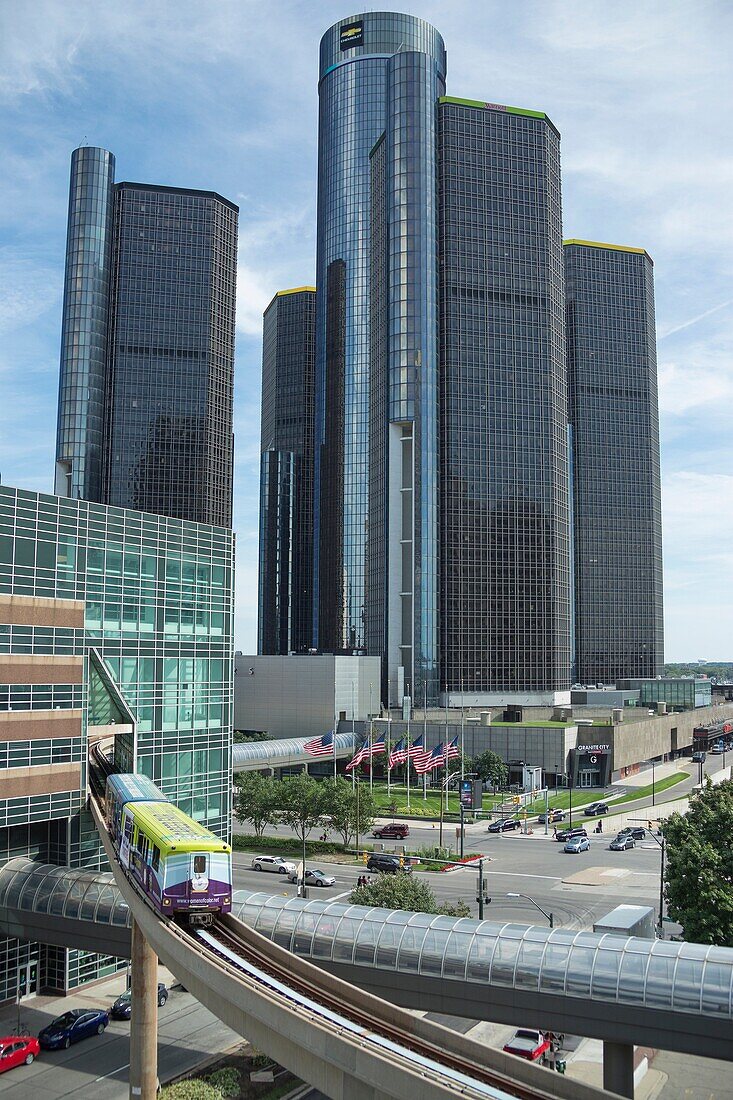 PEOPLE MOVER ELEVATED MONORAIL GM RENAISSANCE CENTER DOWNTOWN DETROIT MICHIGAN USA.