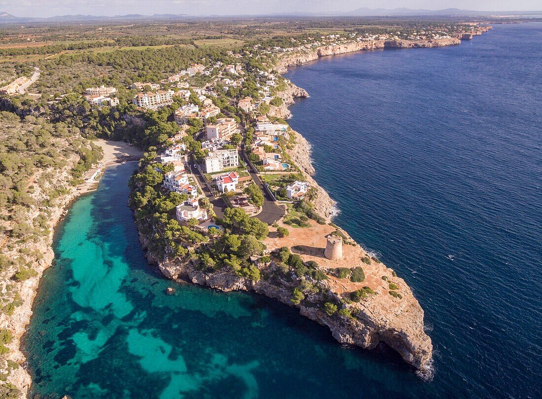 Turm von Cala Pi, sechzehntes Jahrhundert, verwendet, um den Eingang zur Bucht zu verteidigen, cala Pi, Mallorca, balearische Inseln, Spanien, Europa