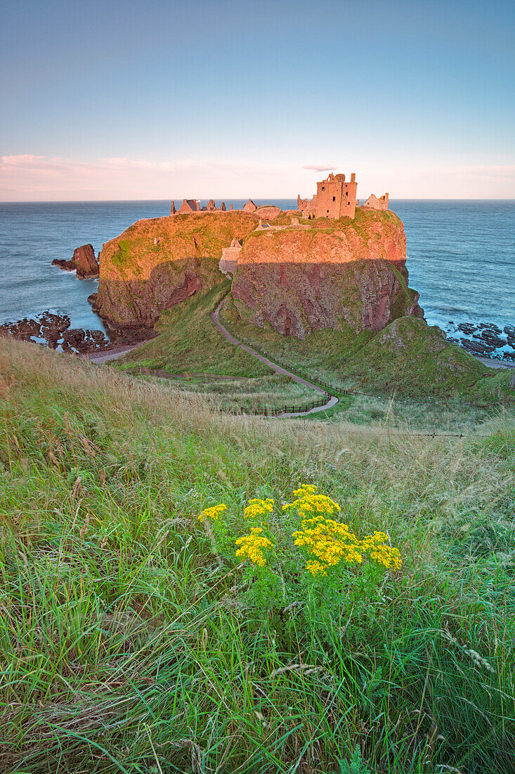 Ruined cliff top fortress, Dunottar castle, Stonehaven, eastern Scotland, United kingdom