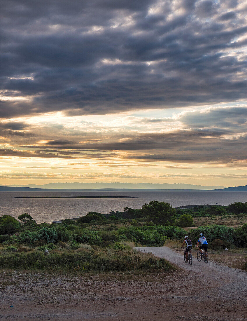 Croatia, Istria, Kamenjak National Park, Bikers at Cape Kamenjak