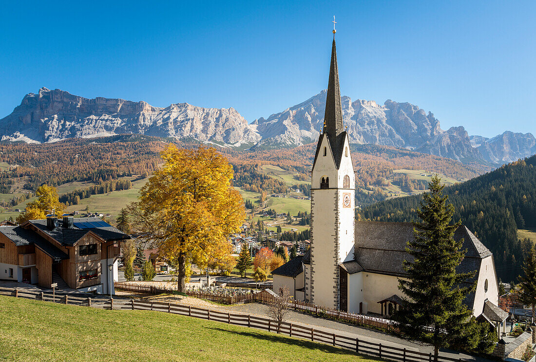 Church of Stern or La Villa in front of the Heiligkreuzkofel, Abtei or Badia, Gadertal, Dolomites, South Tyrol, Italy