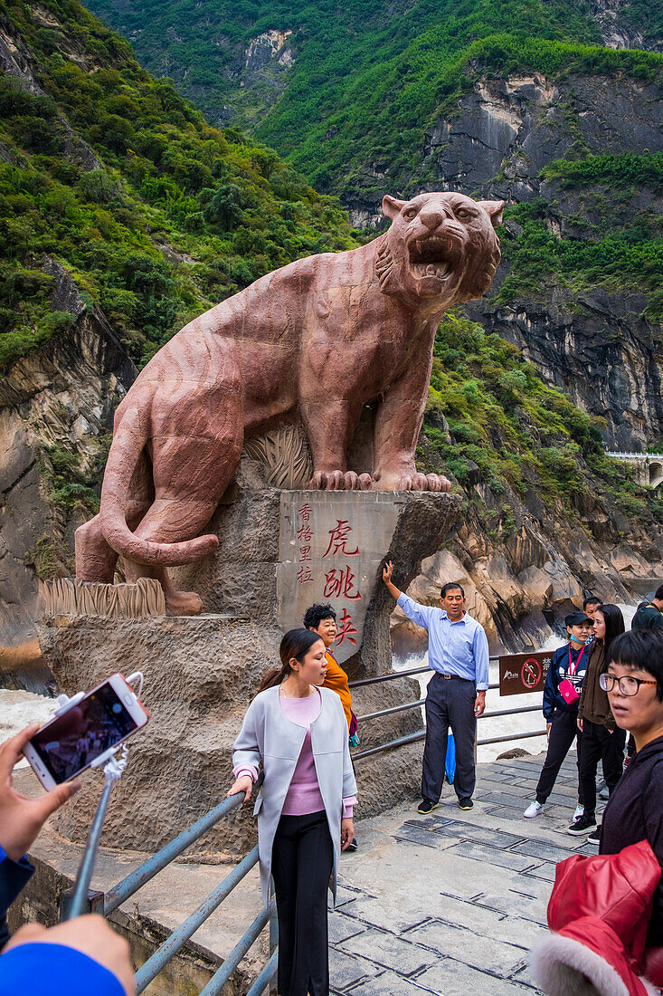 Tourists at Tiger Leaping Gorge, Lijiang, Yunnan Province, China, Asia, Asian, East Asia, Far East