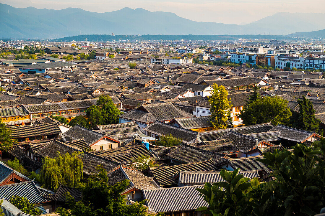 View old town of Lijiang, Lijiang, Yunnan Province, China, Asia, Asian, East Asia, Far East